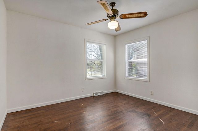 1941 S Sagamont Avenue, Springfield, MO 65807