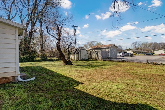 1941 S Sagamont Avenue, Springfield, MO 65807