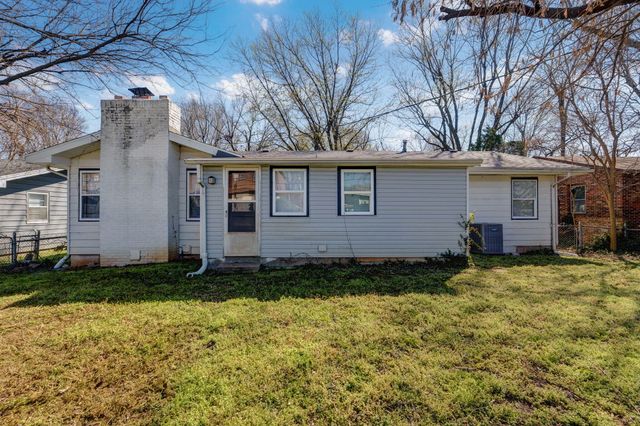 1941 S Sagamont Avenue, Springfield, MO 65807