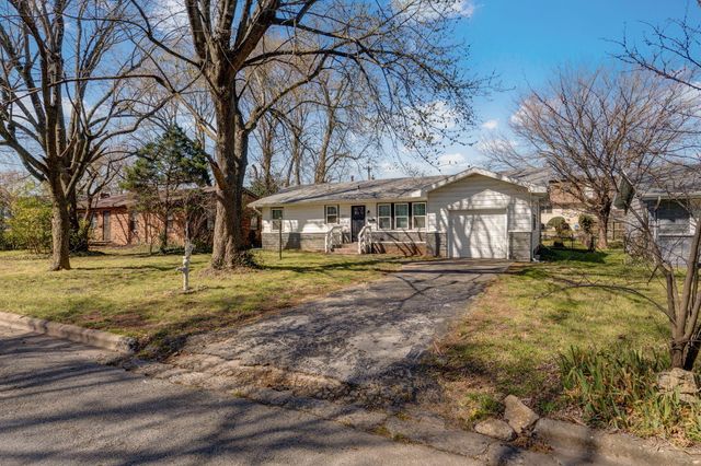 1941 S Sagamont Avenue, Springfield, MO 65807