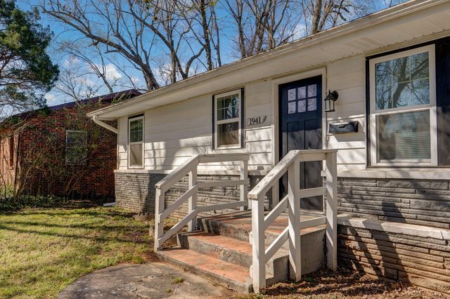 1941 S Sagamont Avenue, Springfield, MO 65807