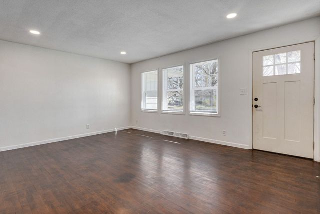 1941 S Sagamont Avenue, Springfield, MO 65807