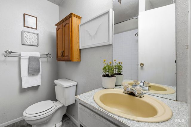 432 E Pine Ave, Meridian, ID 83642
