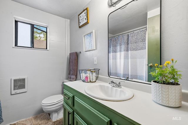 432 E Pine Ave, Meridian, ID 83642