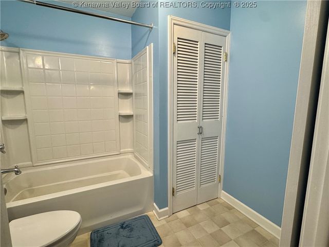 215 Ohio Avenue N, St Albans, WV 25177