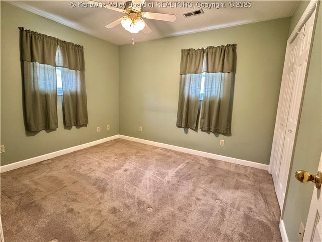 215 Ohio Avenue N, St Albans, WV 25177