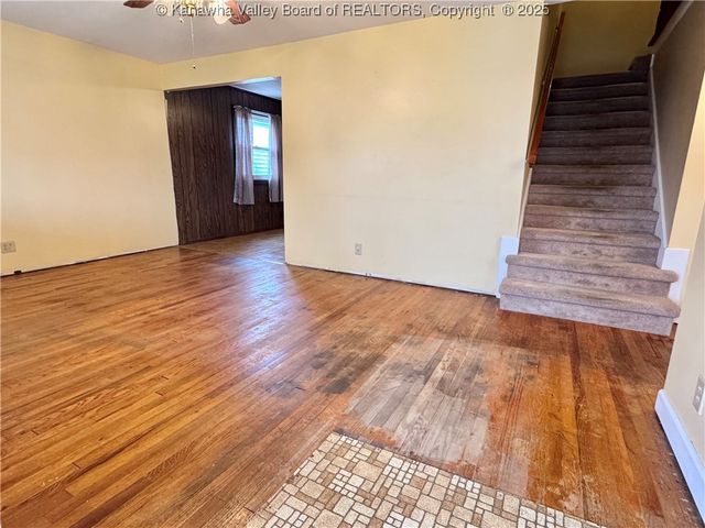 215 Ohio Avenue N, St Albans, WV 25177