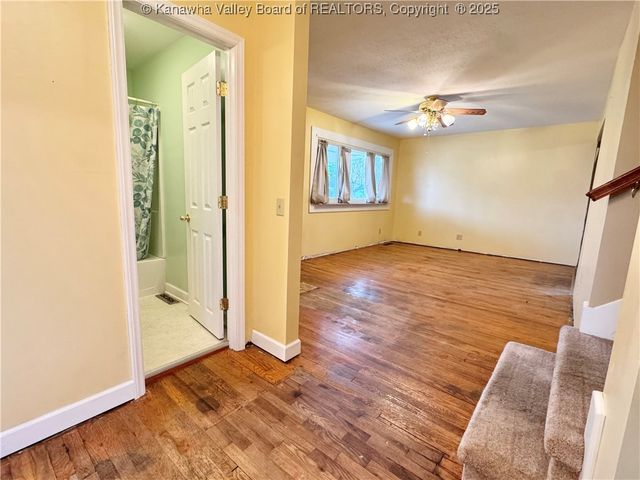 215 Ohio Avenue N, St Albans, WV 25177