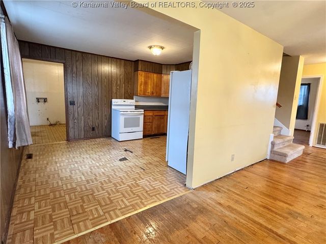 215 Ohio Avenue N, St Albans, WV 25177