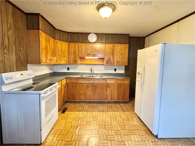 215 Ohio Avenue N, St Albans, WV 25177