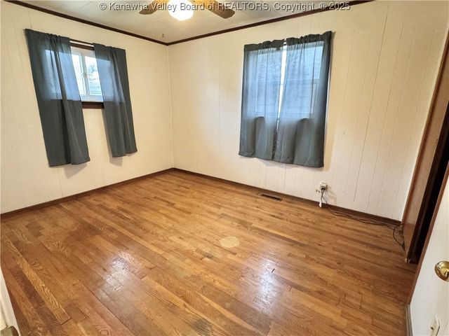 215 Ohio Avenue N, St Albans, WV 25177