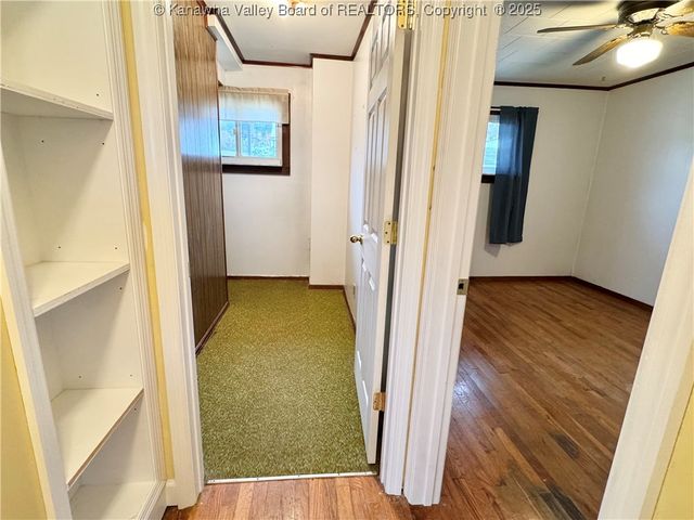 215 Ohio Avenue N, St Albans, WV 25177