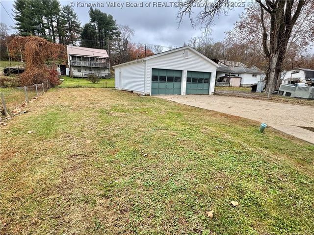 215 Ohio Avenue N, St Albans, WV 25177