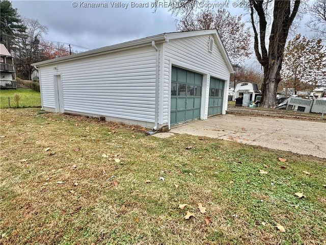 215 Ohio Avenue N, St Albans, WV 25177