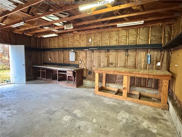 215 Ohio Avenue N, St Albans, WV 25177