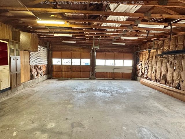 215 Ohio Avenue N, St Albans, WV 25177