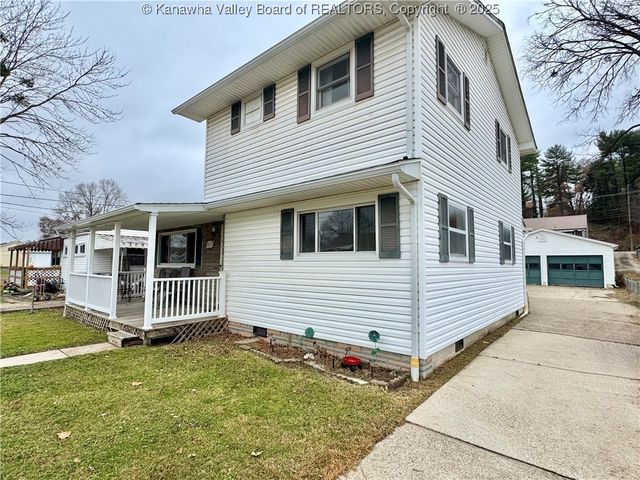 215 Ohio Avenue N, St Albans, WV 25177