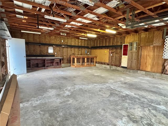 215 Ohio Avenue N, St Albans, WV 25177