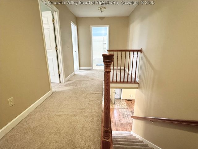 215 Ohio Avenue N, St Albans, WV 25177