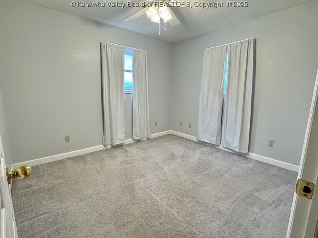 215 Ohio Avenue N, St Albans, WV 25177