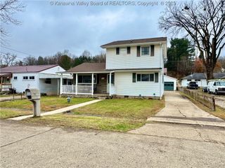 215 Ohio Avenue N, St Albans, WV 25177
