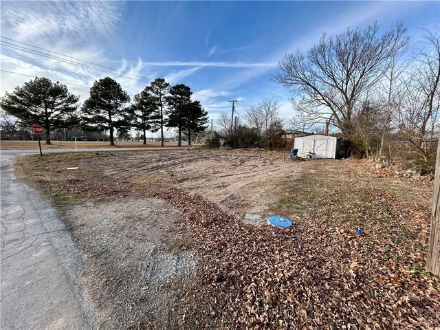 406 W 1st Street, Gentry, AR 72734