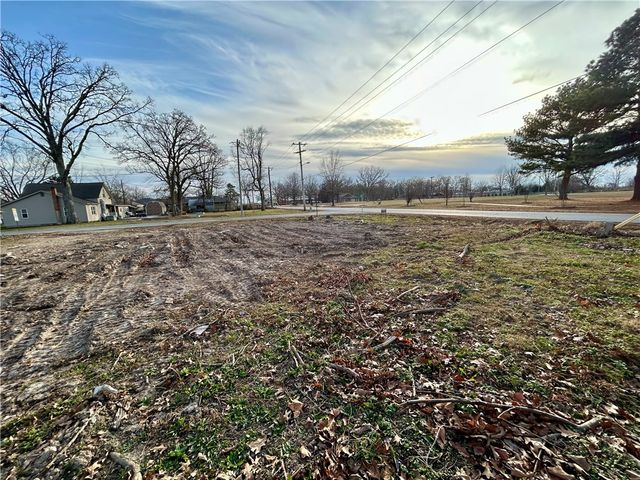 406 W 1st Street, Gentry, AR 72734