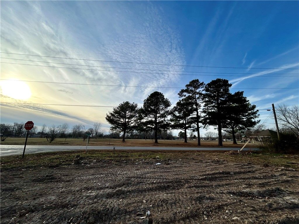 406 W 1st Street, Gentry, AR 72734