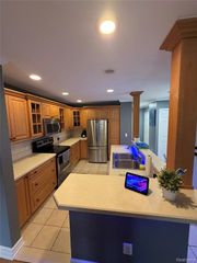 35531 Heritage Lane, Farmington, MI 48335