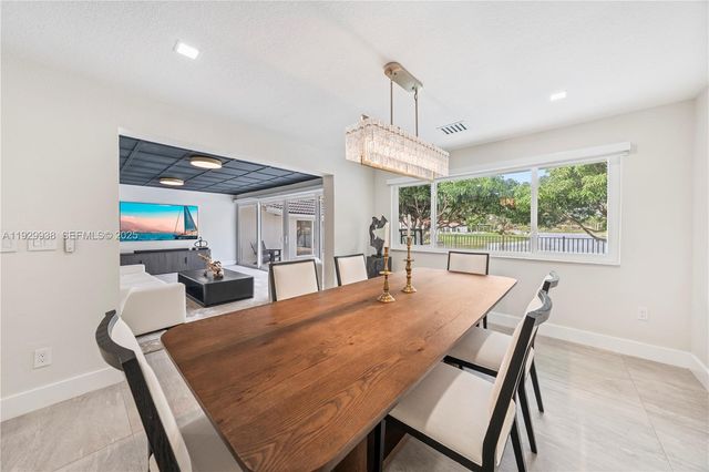 8451 Dundee Ter, Miami Lakes, FL 33016