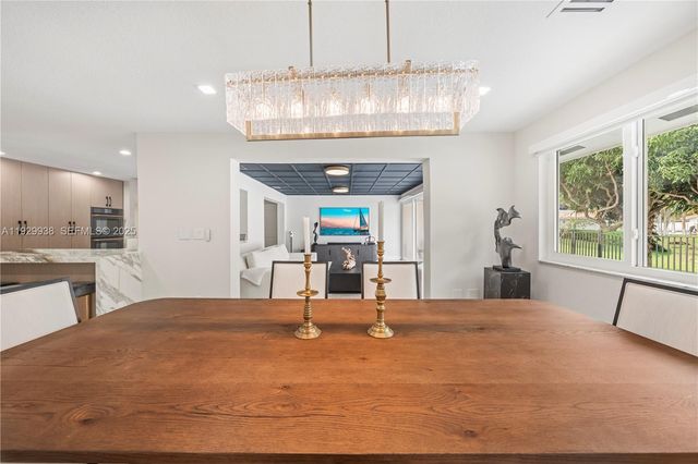 8451 Dundee Ter, Miami Lakes, FL 33016