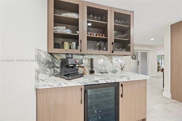 8451 Dundee Ter, Miami Lakes, FL 33016