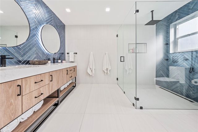 8451 Dundee Ter, Miami Lakes, FL 33016