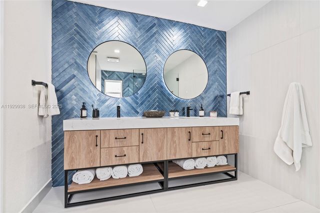 8451 Dundee Ter, Miami Lakes, FL 33016