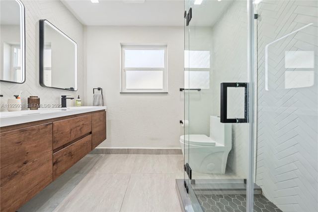 8451 Dundee Ter, Miami Lakes, FL 33016