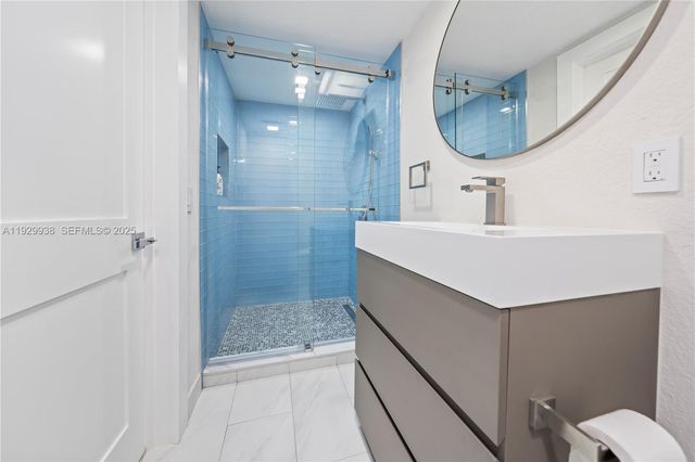 8451 Dundee Ter, Miami Lakes, FL 33016