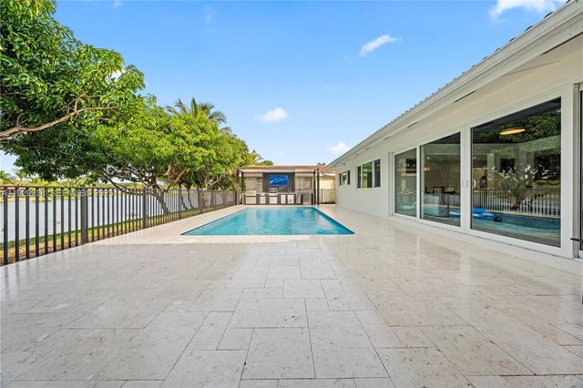 8451 Dundee Ter, Miami Lakes, FL 33016