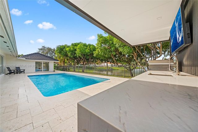 8451 Dundee Ter, Miami Lakes, FL 33016