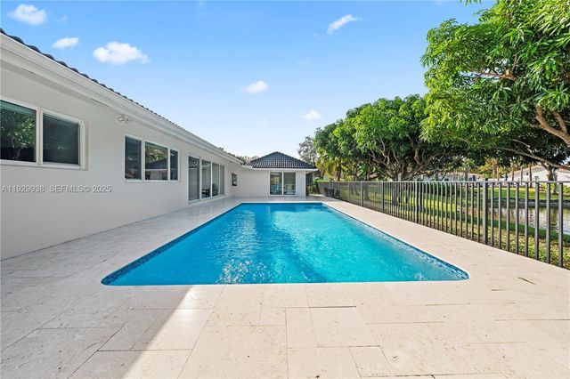 8451 Dundee Ter, Miami Lakes, FL 33016