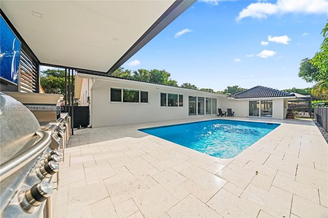 8451 Dundee Ter, Miami Lakes, FL 33016