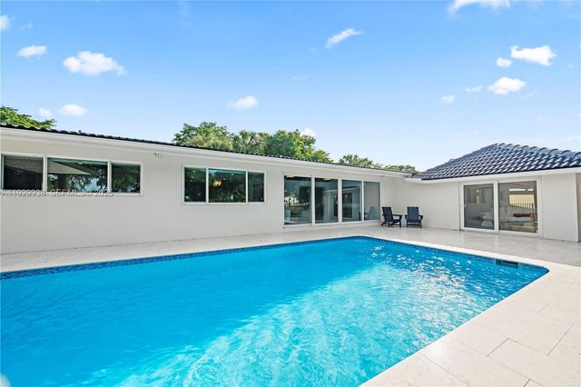 8451 Dundee Ter, Miami Lakes, FL 33016