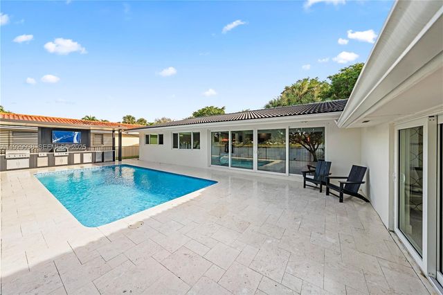 8451 Dundee Ter, Miami Lakes, FL 33016