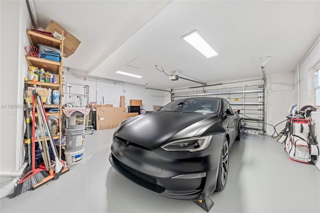 8451 Dundee Ter, Miami Lakes, FL 33016