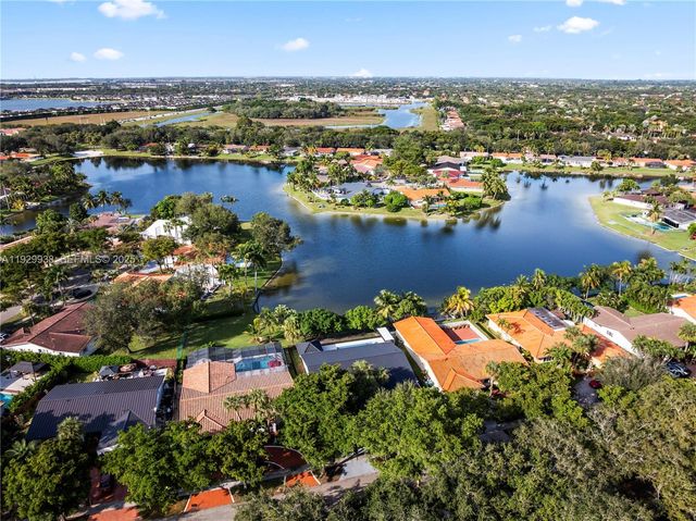 8451 Dundee Ter, Miami Lakes, FL 33016