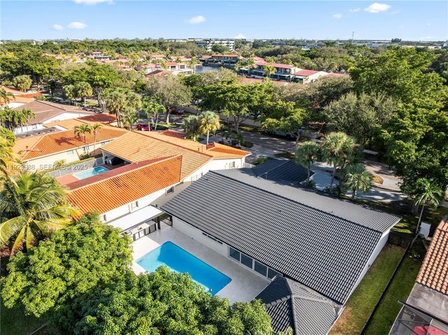 8451 Dundee Ter, Miami Lakes, FL 33016