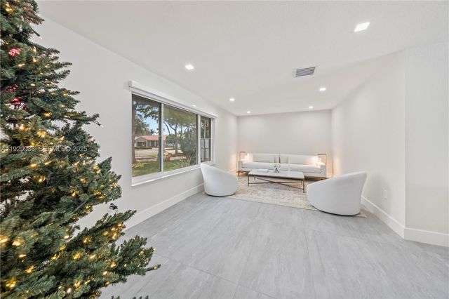 8451 Dundee Ter, Miami Lakes, FL 33016