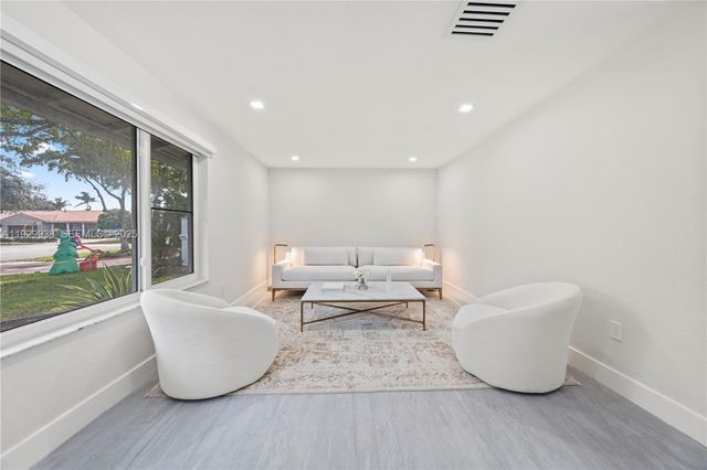 8451 Dundee Ter, Miami Lakes, FL 33016