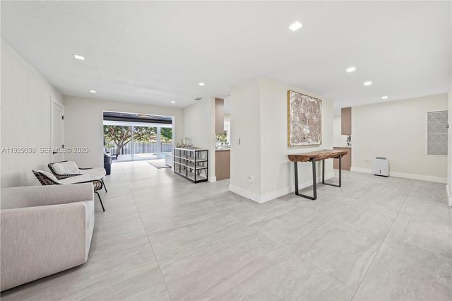 8451 Dundee Ter, Miami Lakes, FL 33016