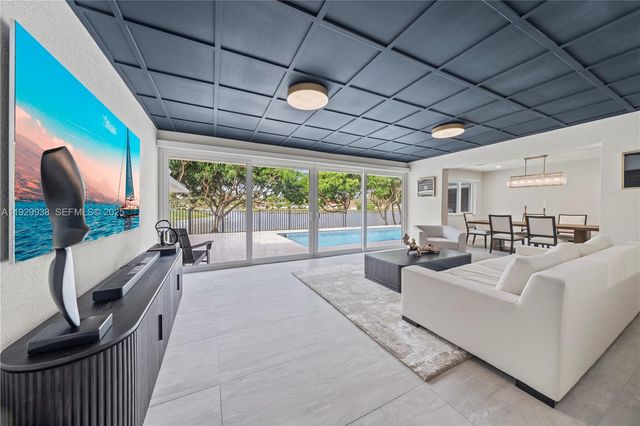 8451 Dundee Ter, Miami Lakes, FL 33016