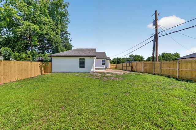 4002 Falls Drive, Dallas, TX 75211